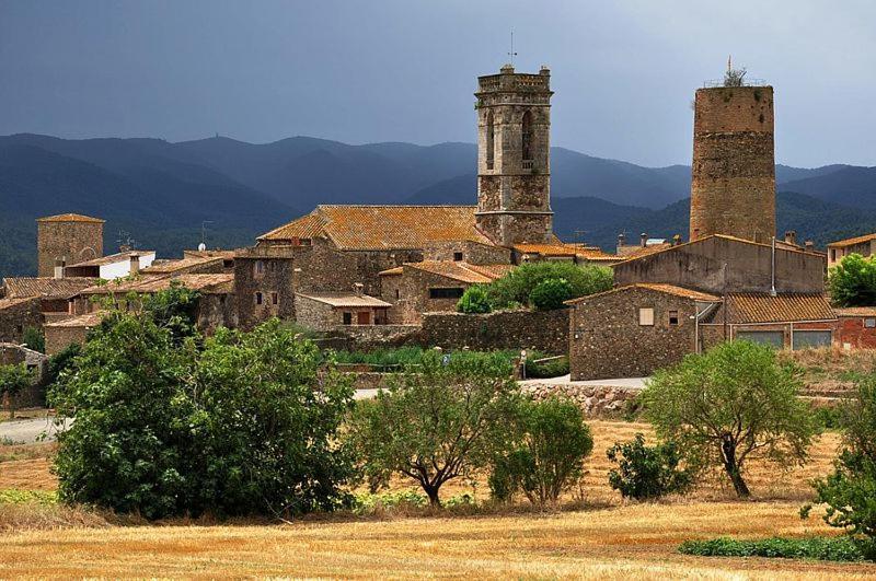 BAIX EMPORDÀ. Increíble casa en pueblo medieval Cruïlles Exterior foto